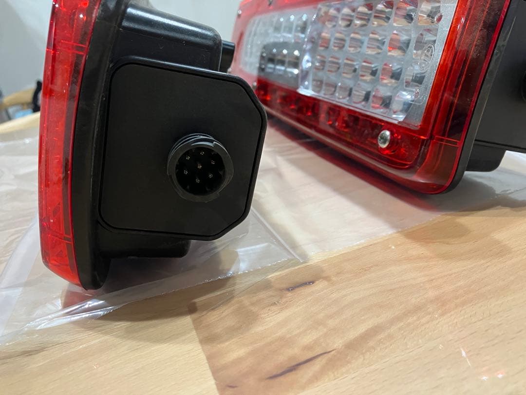 UDクオン純正LEDテールランプ　1セット