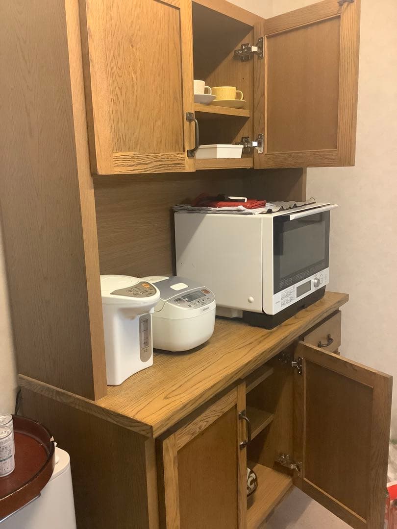 カントリー風　食器棚