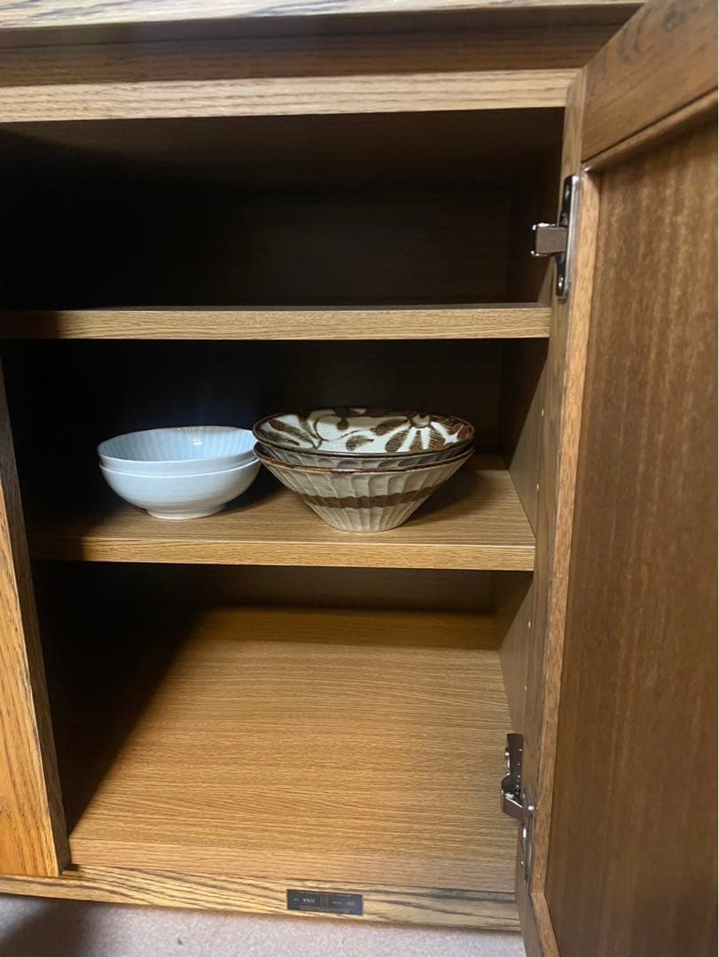カントリー風　食器棚