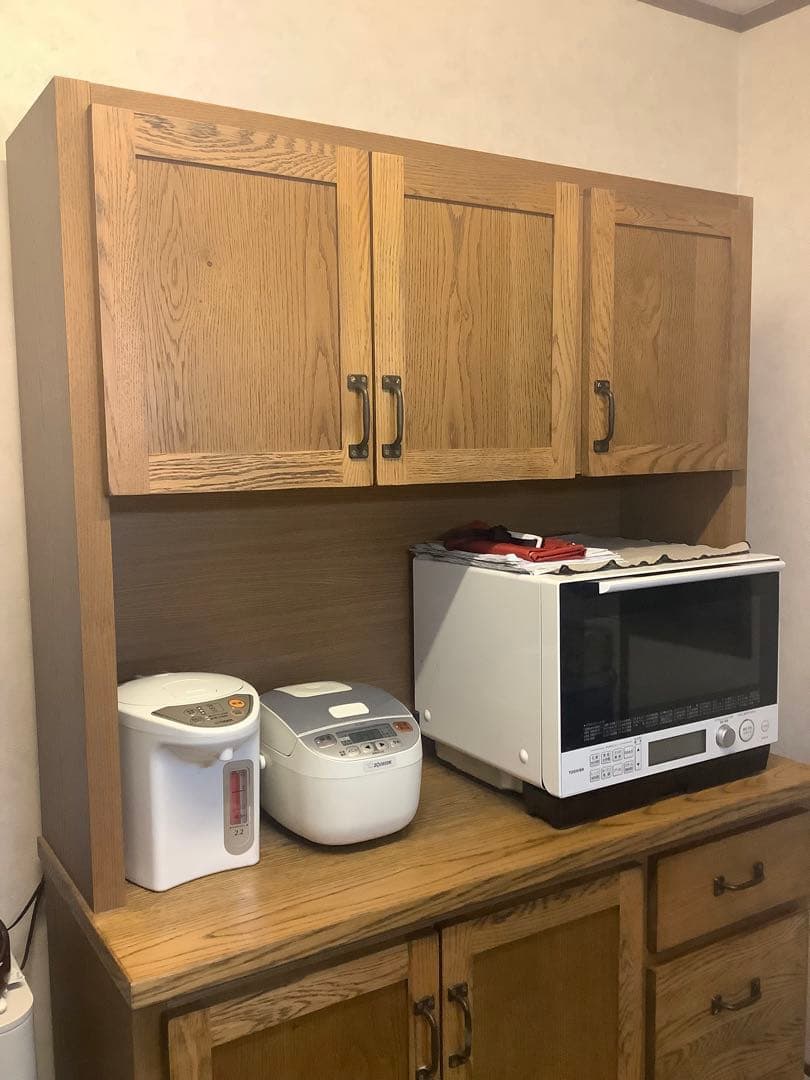 カントリー風　食器棚