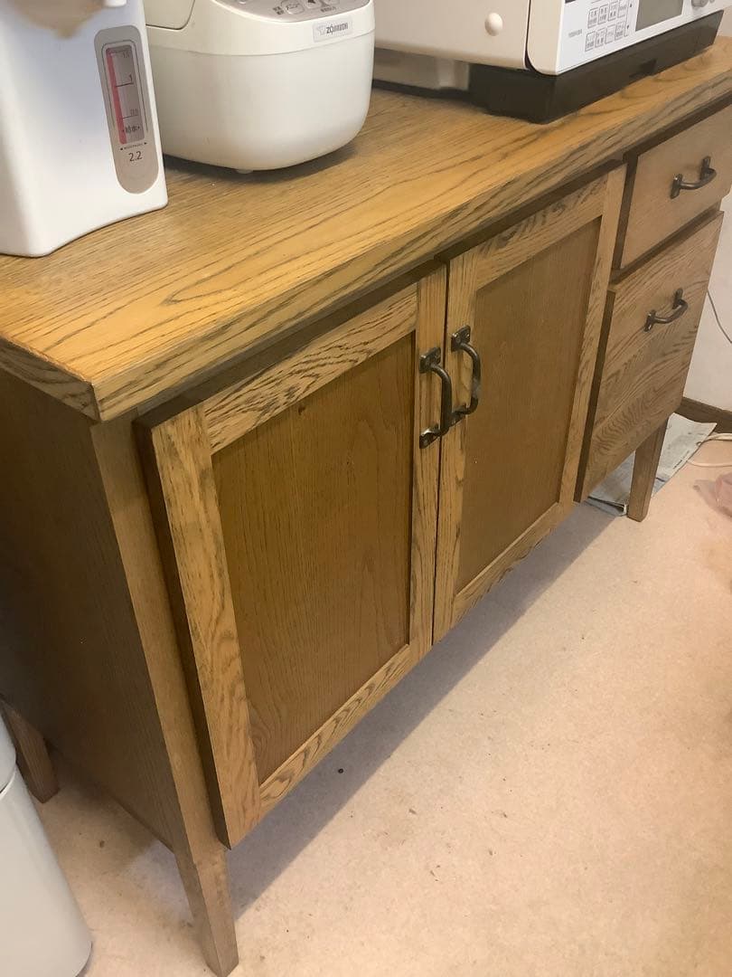 カントリー風　食器棚