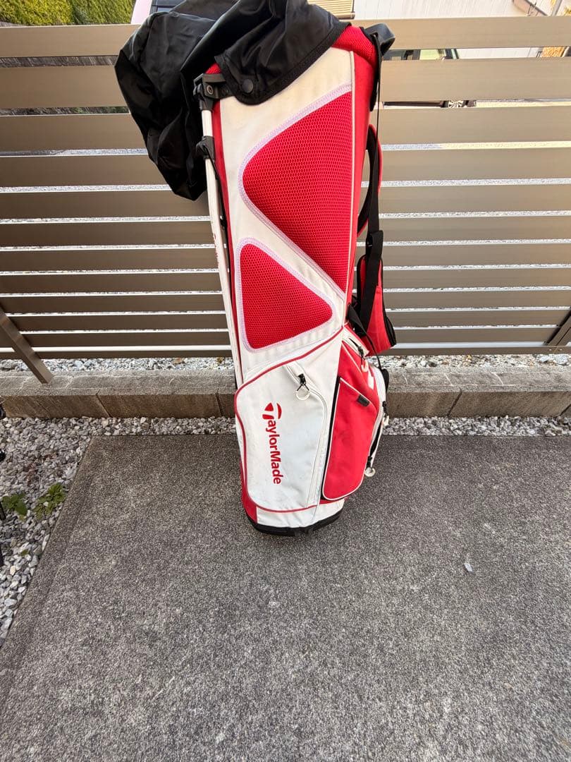 TaylorMade ゴルフバッグ 赤/白 スタンド付き