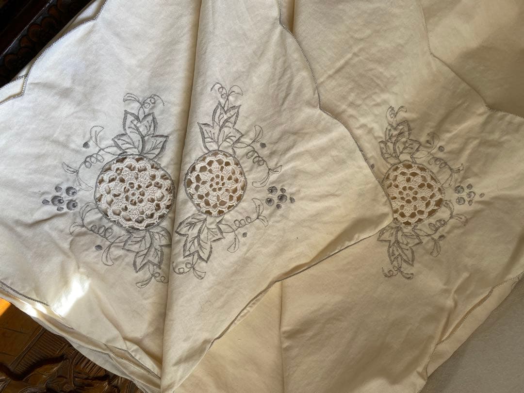 レース編み美しい ビンテージ 　テーブルクロス １８０cm×１３５cm