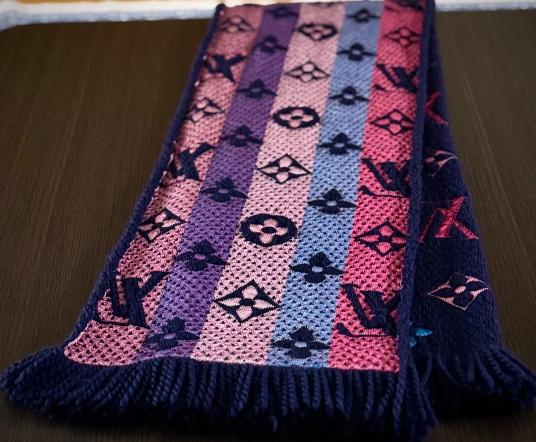 LOUIS VUITTONエシャルプロゴマニア　レインボーモノグラムマフラー♡