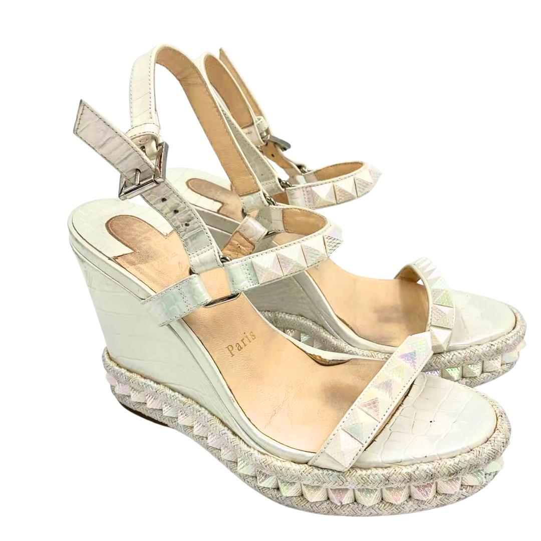 クリスチャンルブタン サンダル 厚底 スタッズ オーロラ ホワイト 38