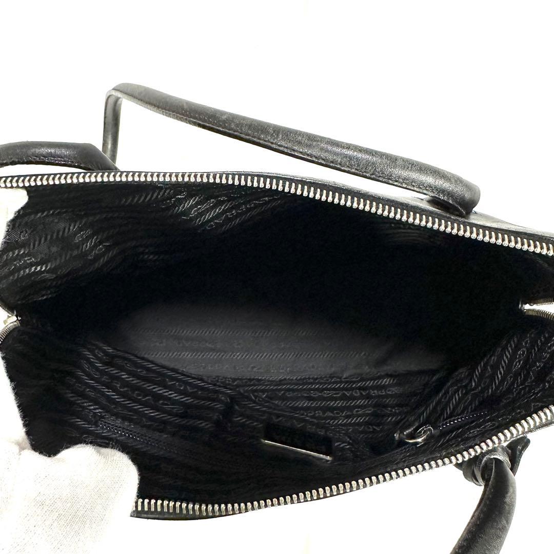 PRADA プラダトートバッグ　ブラック　シルバー　レザー　手持ちバッグ　鞄