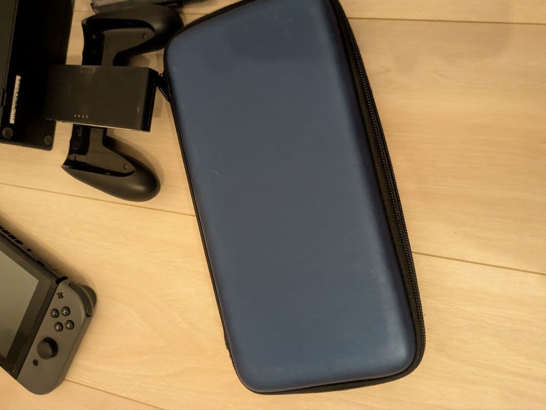 NintendoSwitch本体　グレー　専用ケース付き