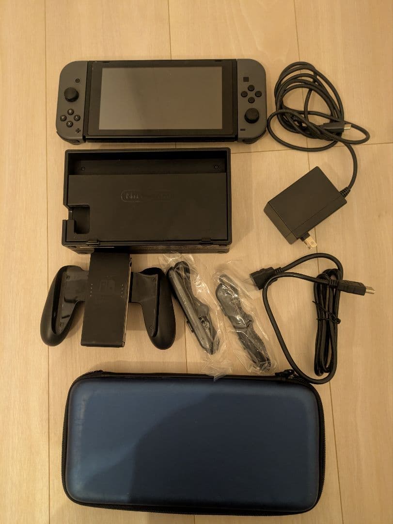 NintendoSwitch本体　グレー　専用ケース付き