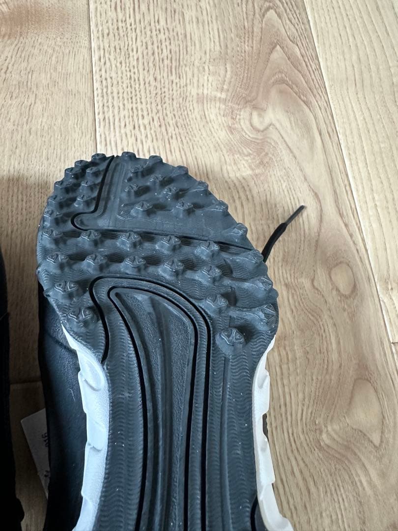 NIKEトータル90 シュート Ⅱ TF(ブラック×ホワイト)