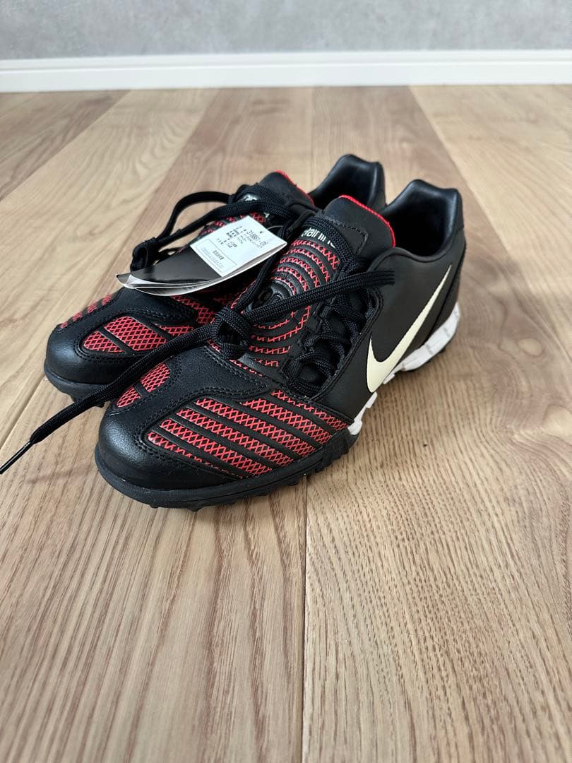 NIKEトータル90 シュート Ⅱ TF(ブラック×ホワイト)