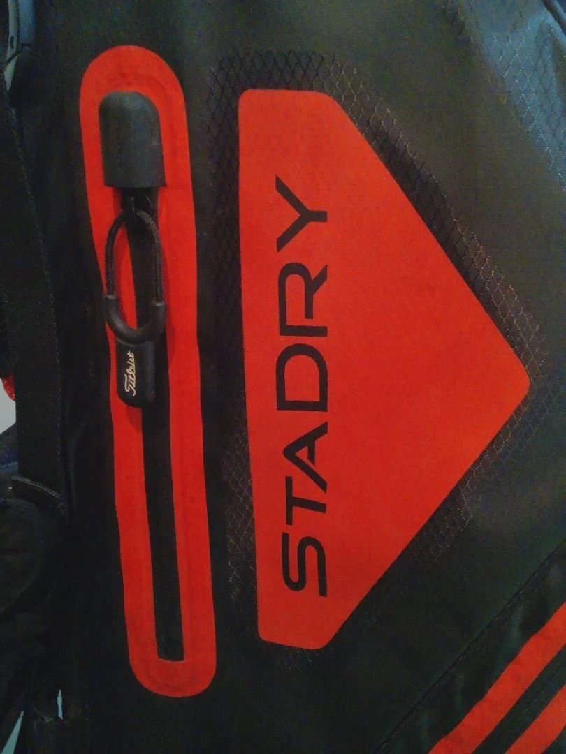 Titleist STADRY キャディバッグ ブラック/ピンク　フードなし