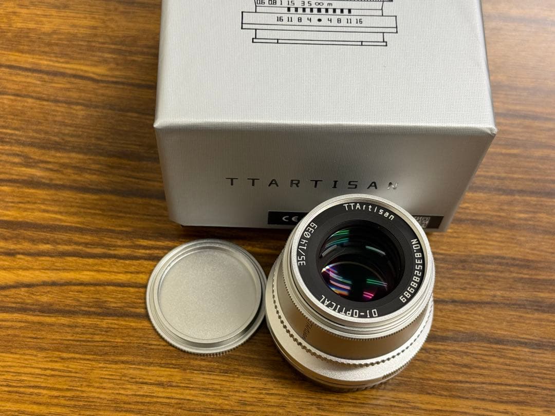 TTArtisan 35mm f/1.4 シルバー レンズ