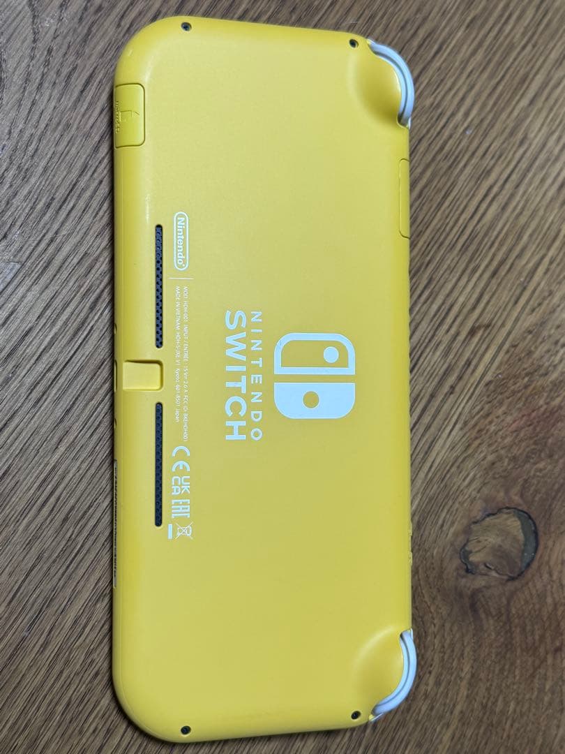 任天堂 switch liteイエロー 本体 ケース付き 延長保証あり
