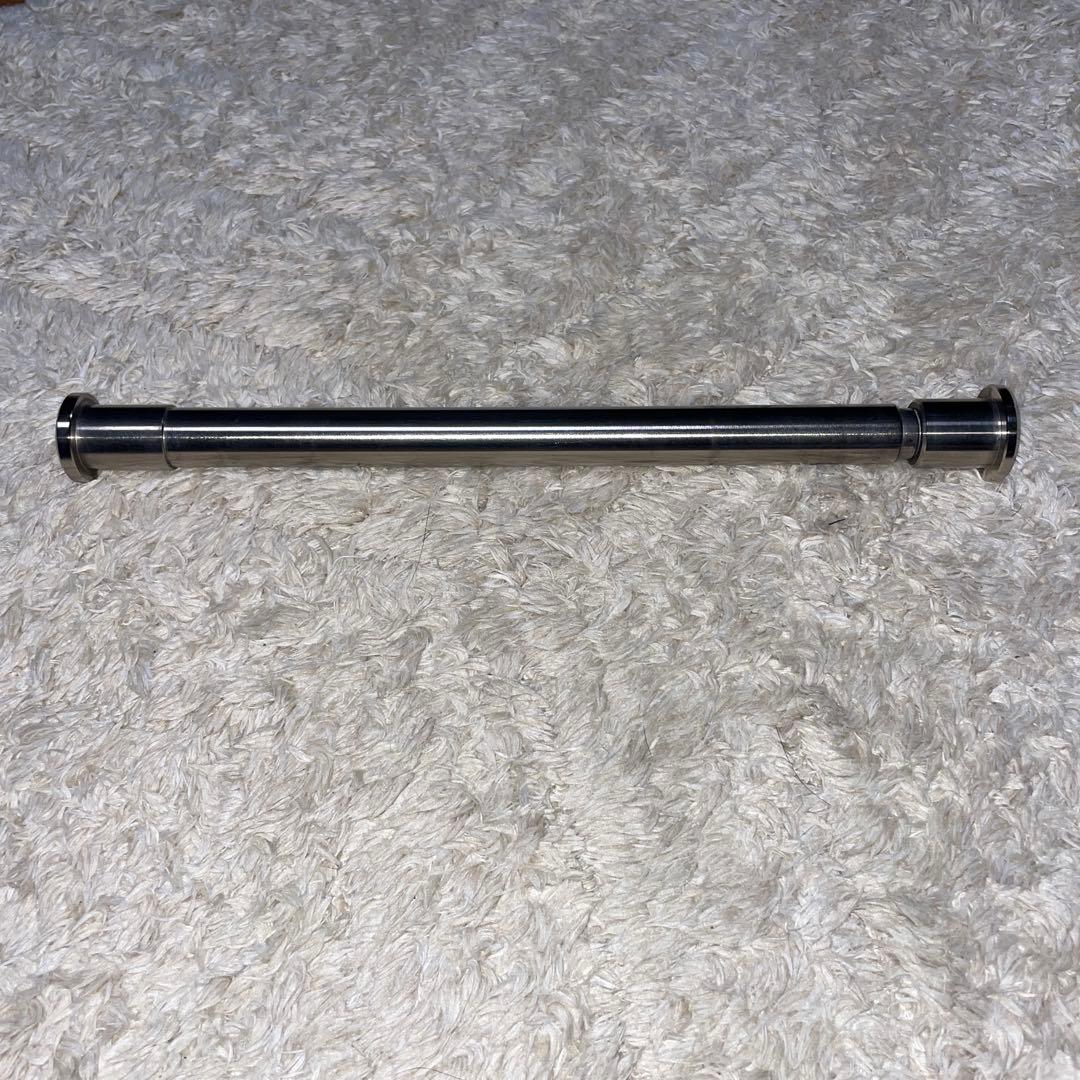 GPZ900R 大口径20 リア　アクスルシャフト　別売りナット付き。