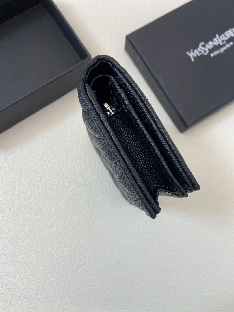 Yves Saint Laurent ブラック二つ折り財布