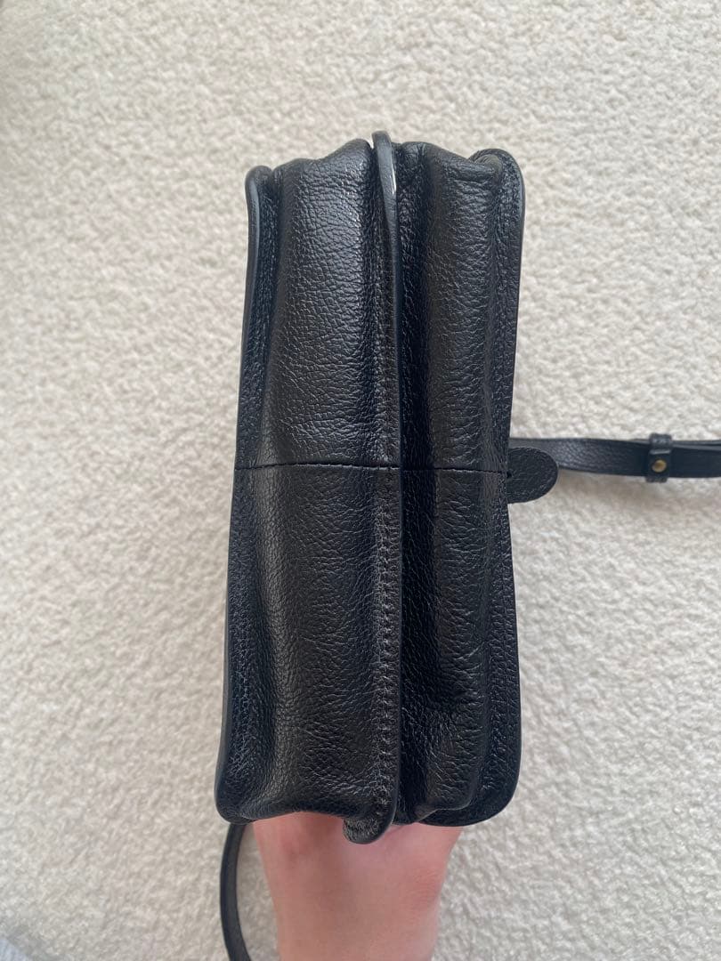 レザー ブラック クロスボディバッグ
