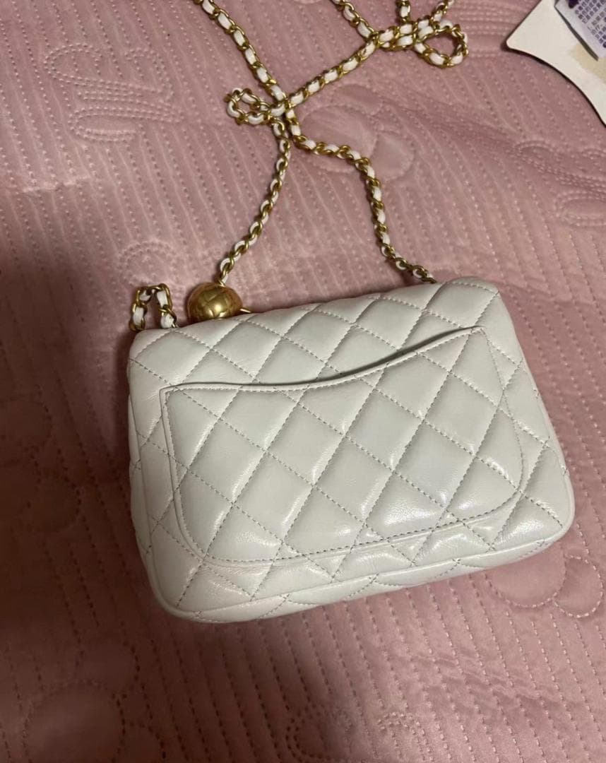 即購入 ホワイト キルティングショルダーバッグ CF 19*14.5*7.5