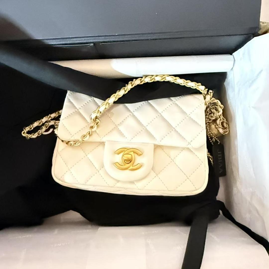 即購入 ホワイト キルティングショルダーバッグ CF 19*14.5*7.5