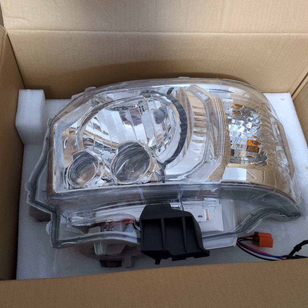 ハイエース200系　ヘッドライト