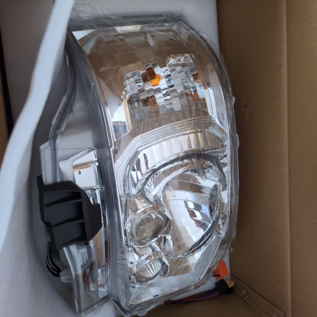 ハイエース200系　ヘッドライト