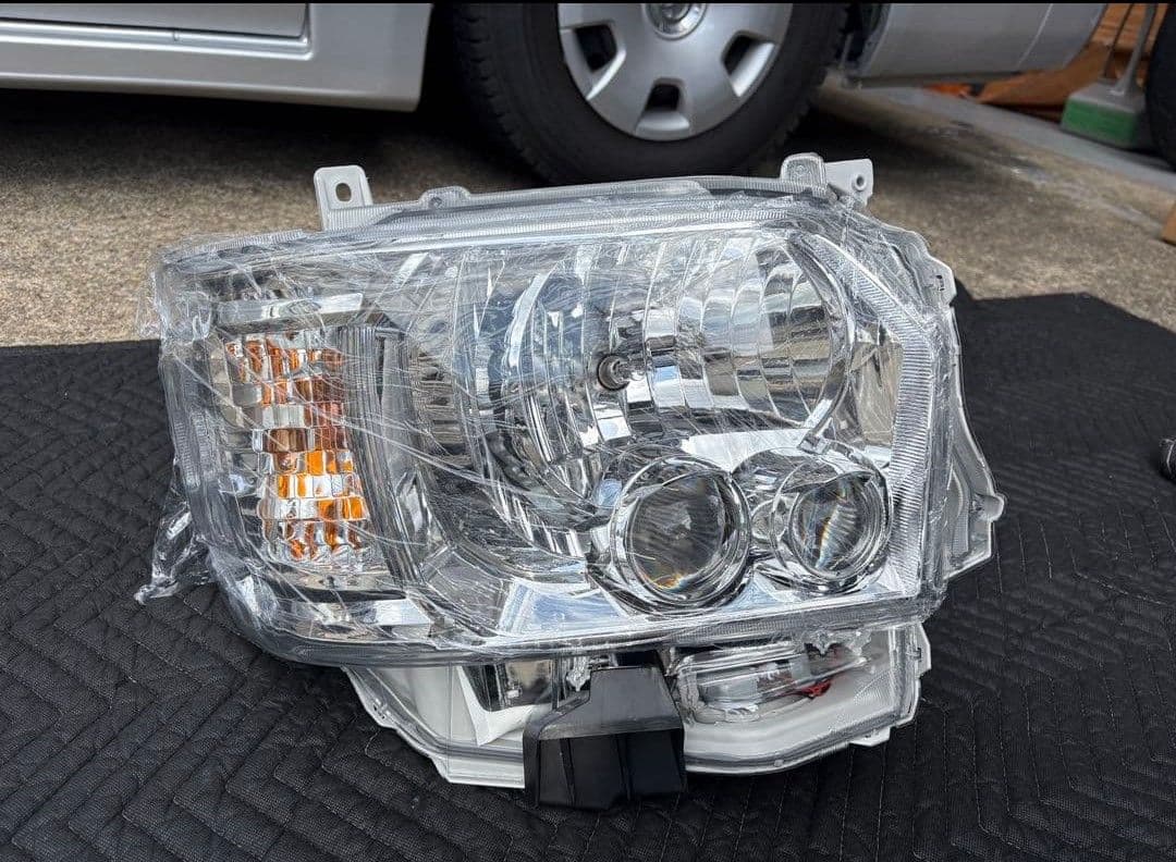 ハイエース200系　ヘッドライト