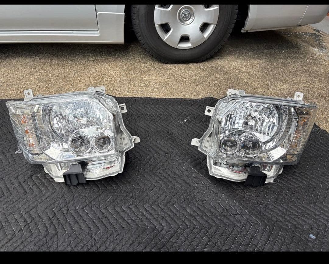 ハイエース200系　ヘッドライト