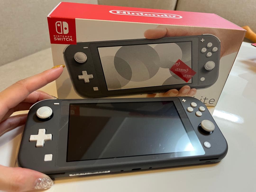 任天堂　switch Lite