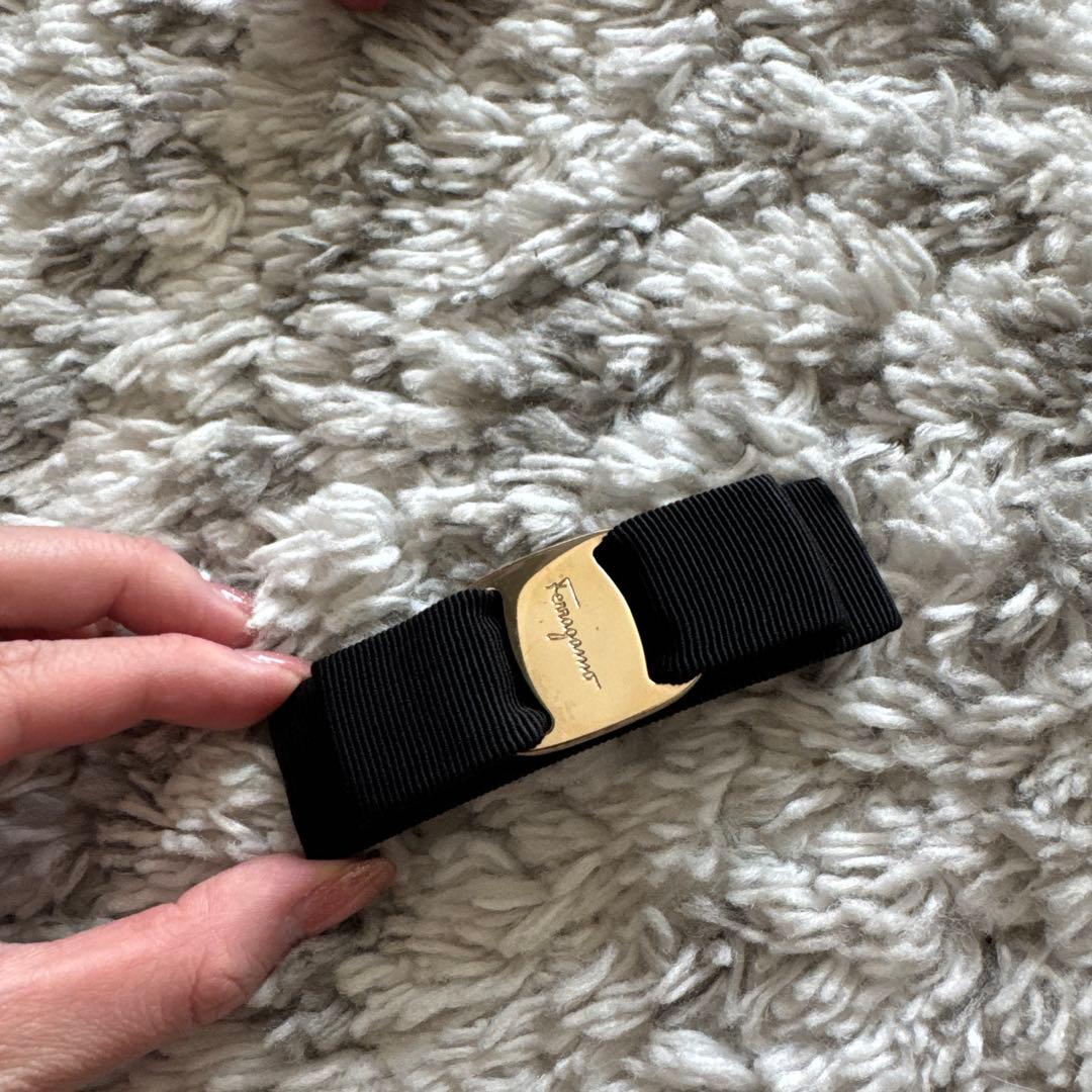 フェラガモ　バレッタ　ブラック