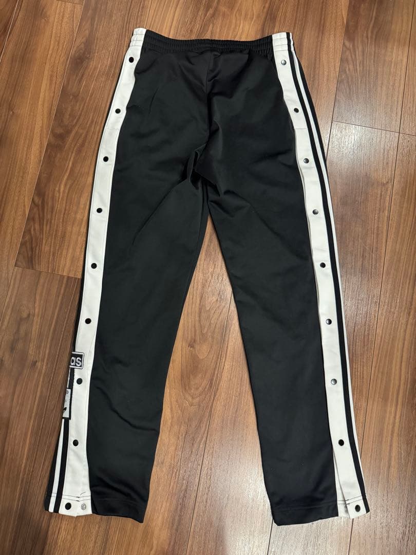 adidasトラックパンツ