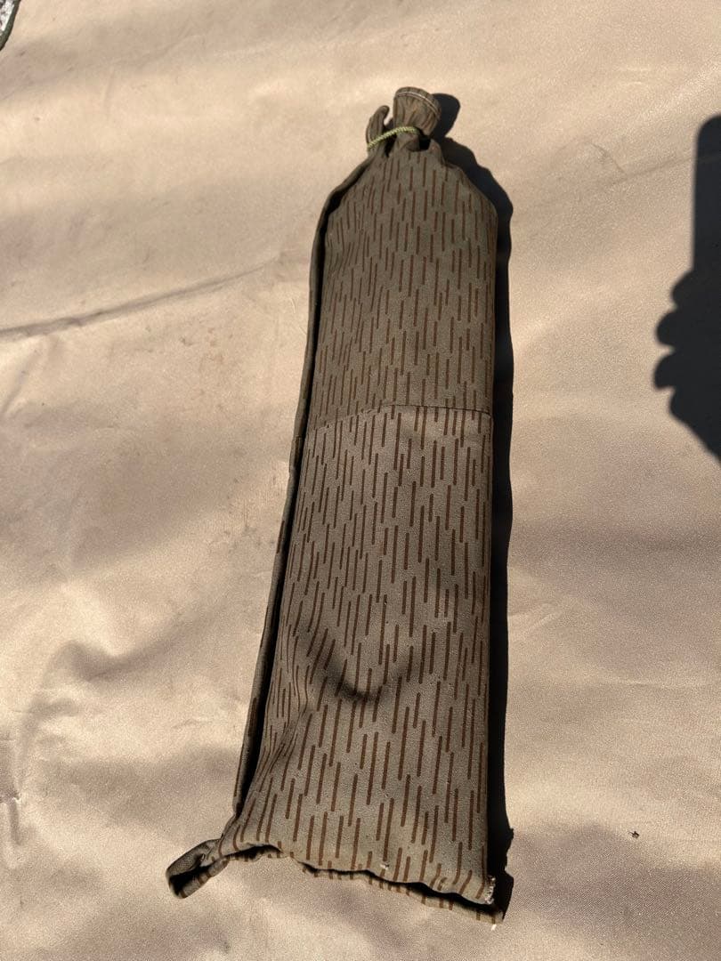 東ドイツ軍幕　一枚　ポール10本付属（一本破損）