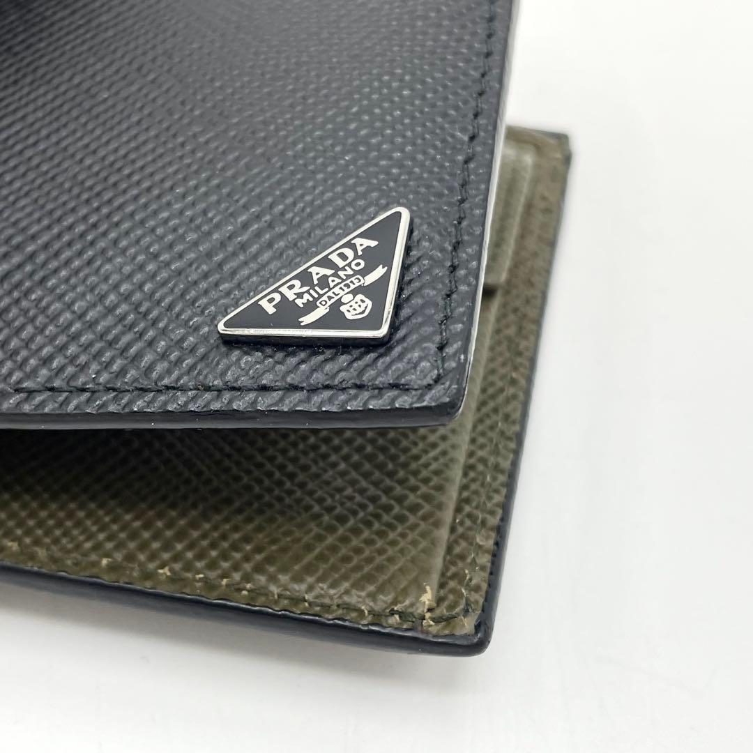 PRADAポケット付 サフィアーノ トライアングル 財布 黒　二つ折り