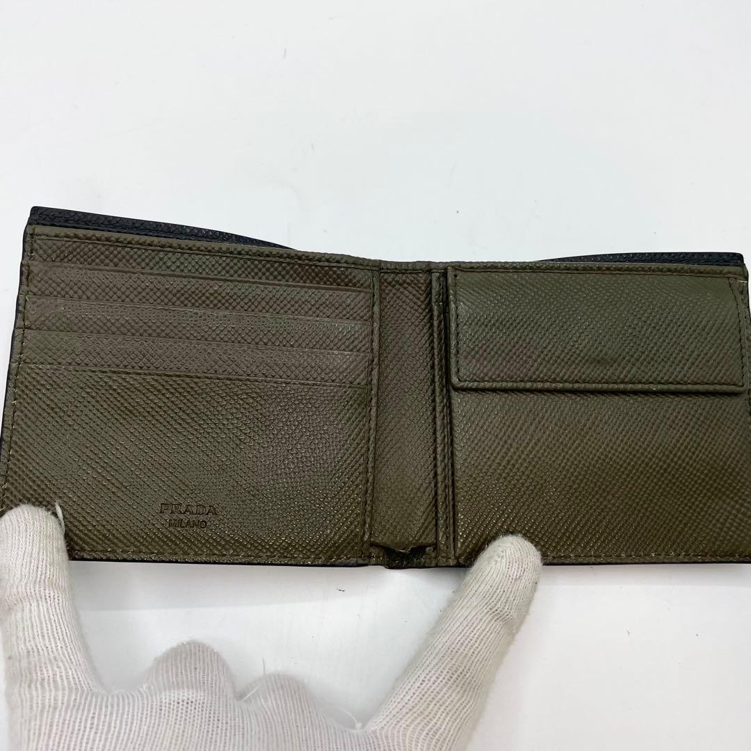 PRADAポケット付 サフィアーノ トライアングル 財布 黒　二つ折り