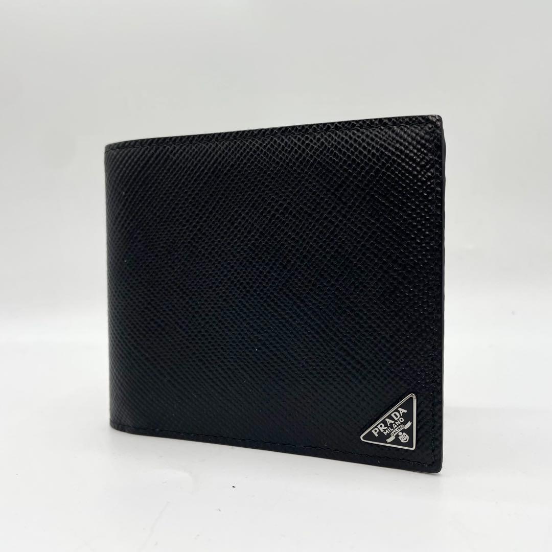 PRADAポケット付 サフィアーノ トライアングル 財布 黒　二つ折り