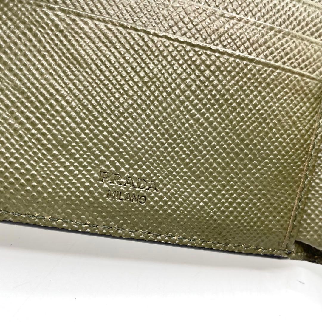 PRADAポケット付 サフィアーノ トライアングル 財布 黒　二つ折り