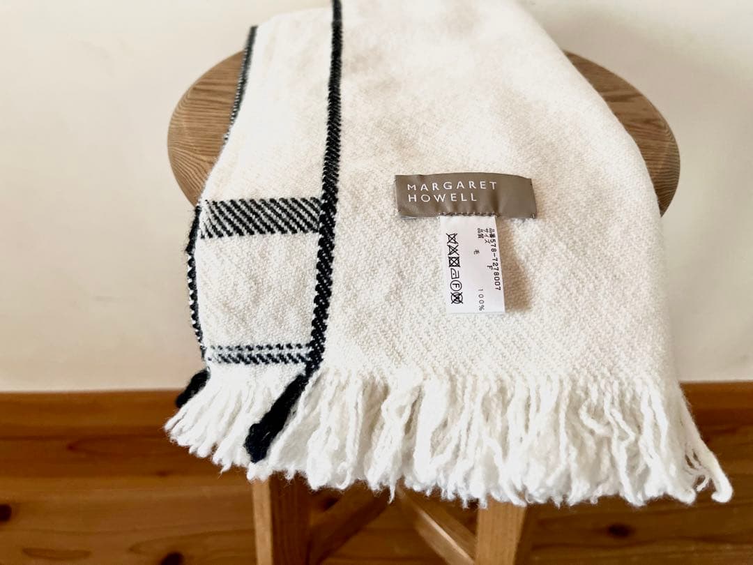 イギリス製 マーガレットハウエル 手織りセルヴィッチウールスカーフ41,040円
