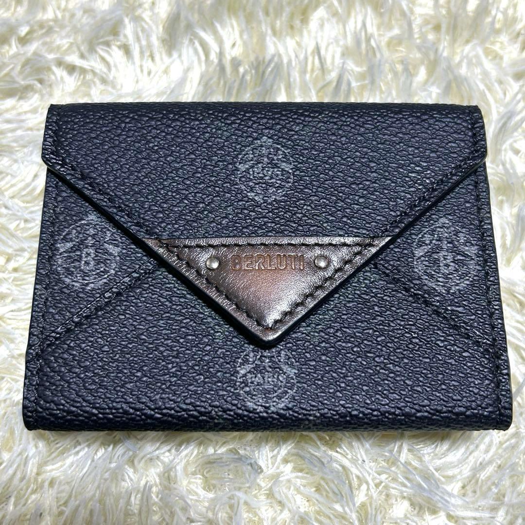 【未使用級】ベルルッティ　コンパクト財布　黒　エンベロップ　トライフォールド