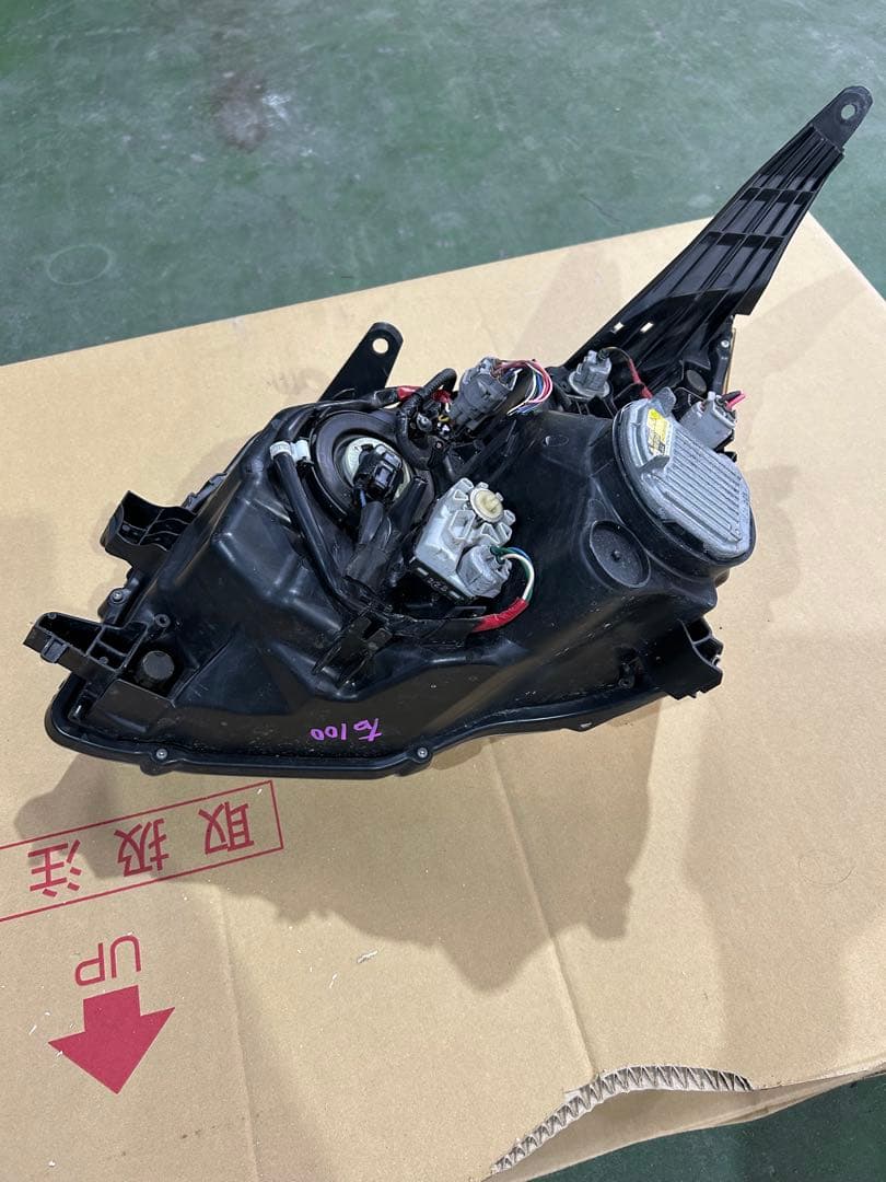 70ヴォクシー煌めき右ヘッドライト