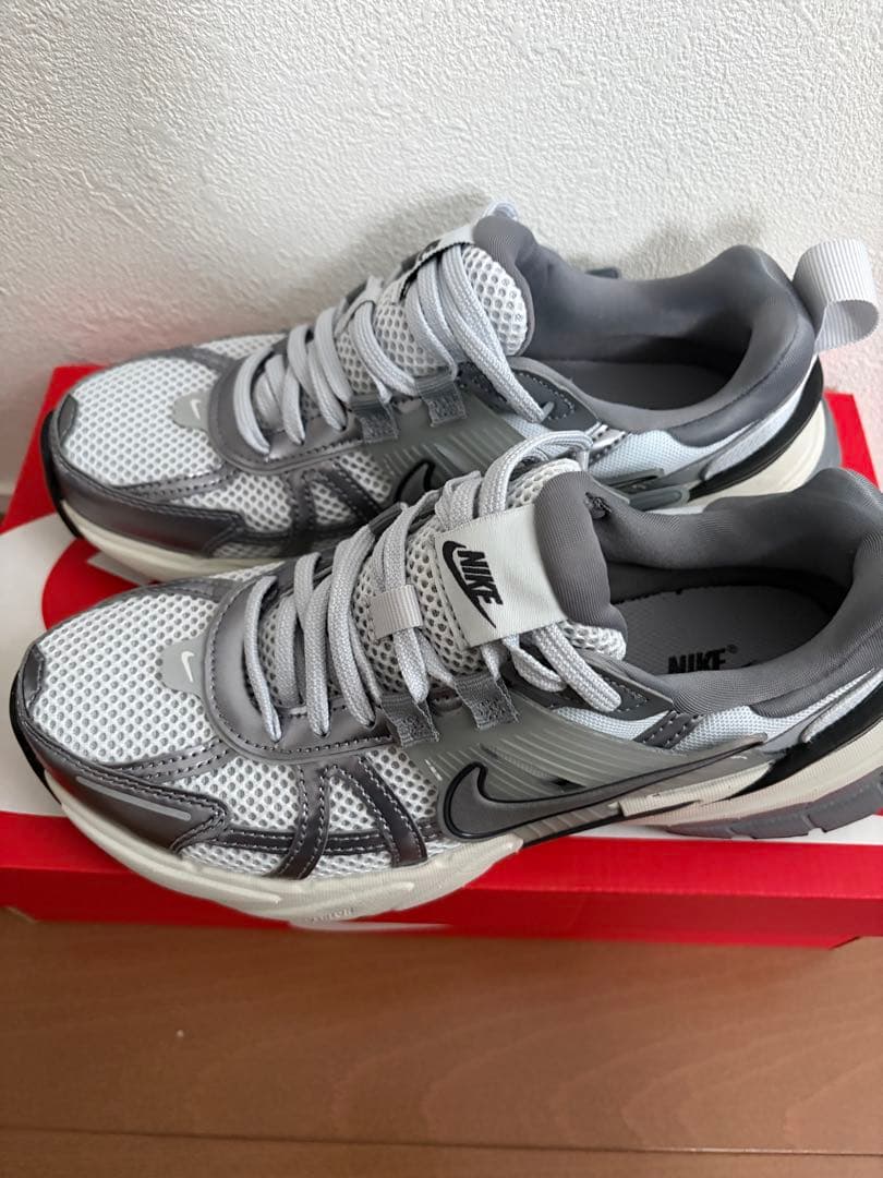 NIKE V2K RUN 24cm ナイキ 人気モデル　シルバー　ホワイト