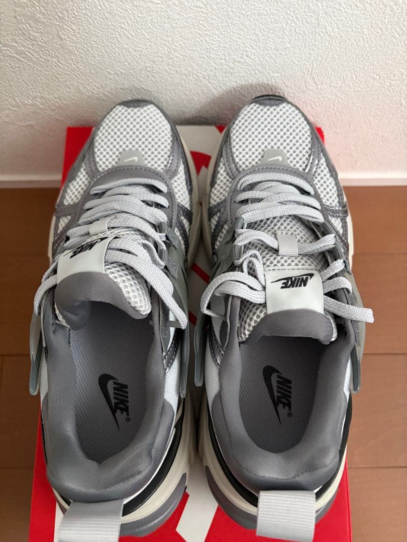 NIKE V2K RUN 24cm ナイキ 人気モデル　シルバー　ホワイト