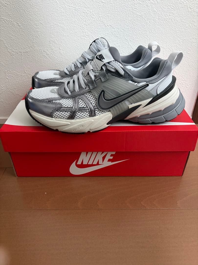 NIKE V2K RUN 24cm ナイキ 人気モデル　シルバー　ホワイト