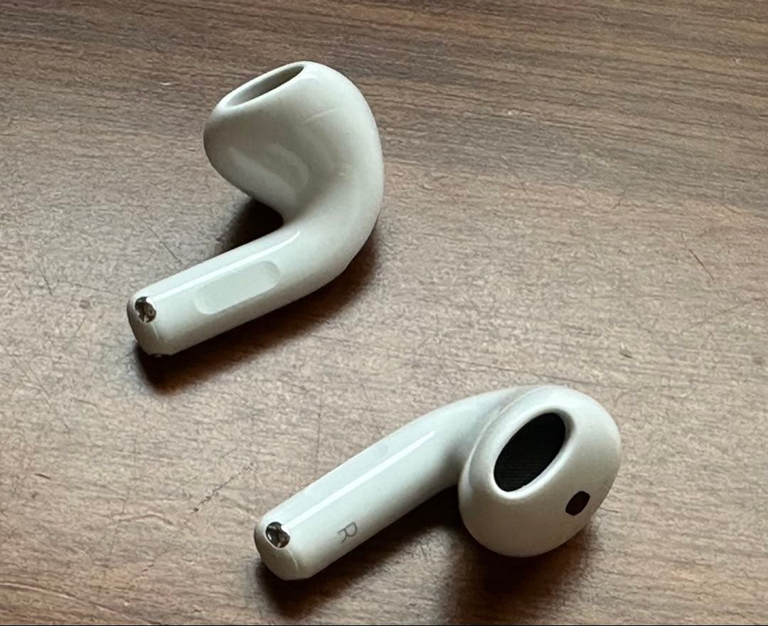 AirPods4充電ケース付き