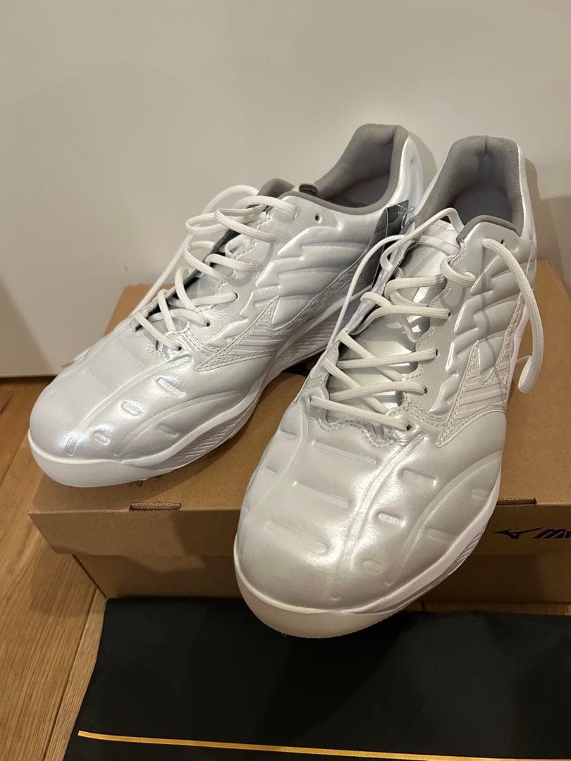 Mizuno CUSHION REVO ホワイト スパイク