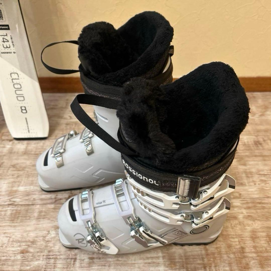 ◾️カービングスキーセット　板143㎝　ブーツ24.5㎝　女性用　レディース用