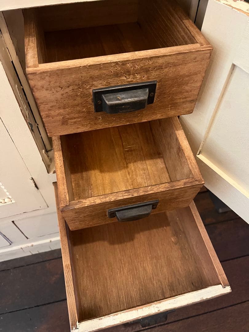 SALE◼︎古いホワイトペイントキャビネット白アンティークヴィンテージシャビー