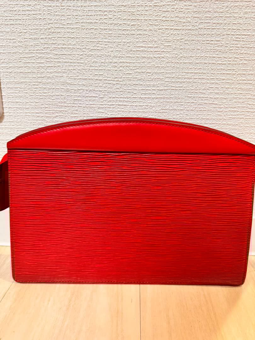 ルイヴィトン　セカンドバック　レッド