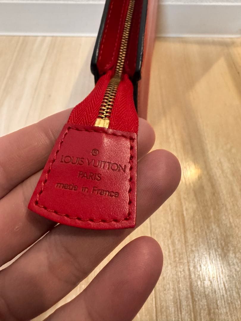 ルイヴィトン　セカンドバック　レッド