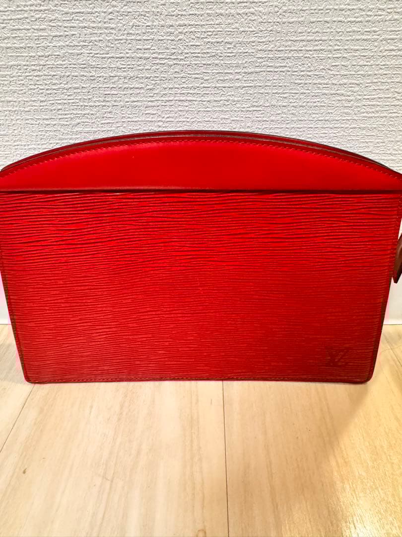 ルイヴィトン　セカンドバック　レッド