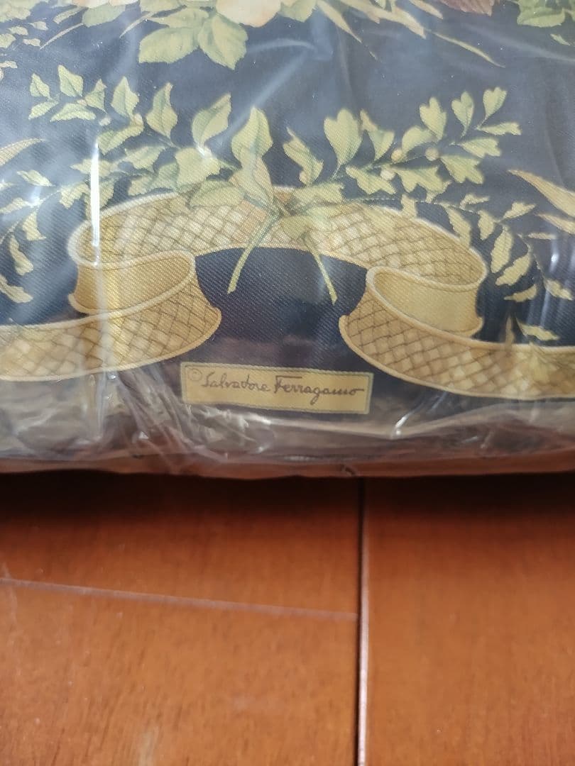 フェラガモ　クッション　2個セット