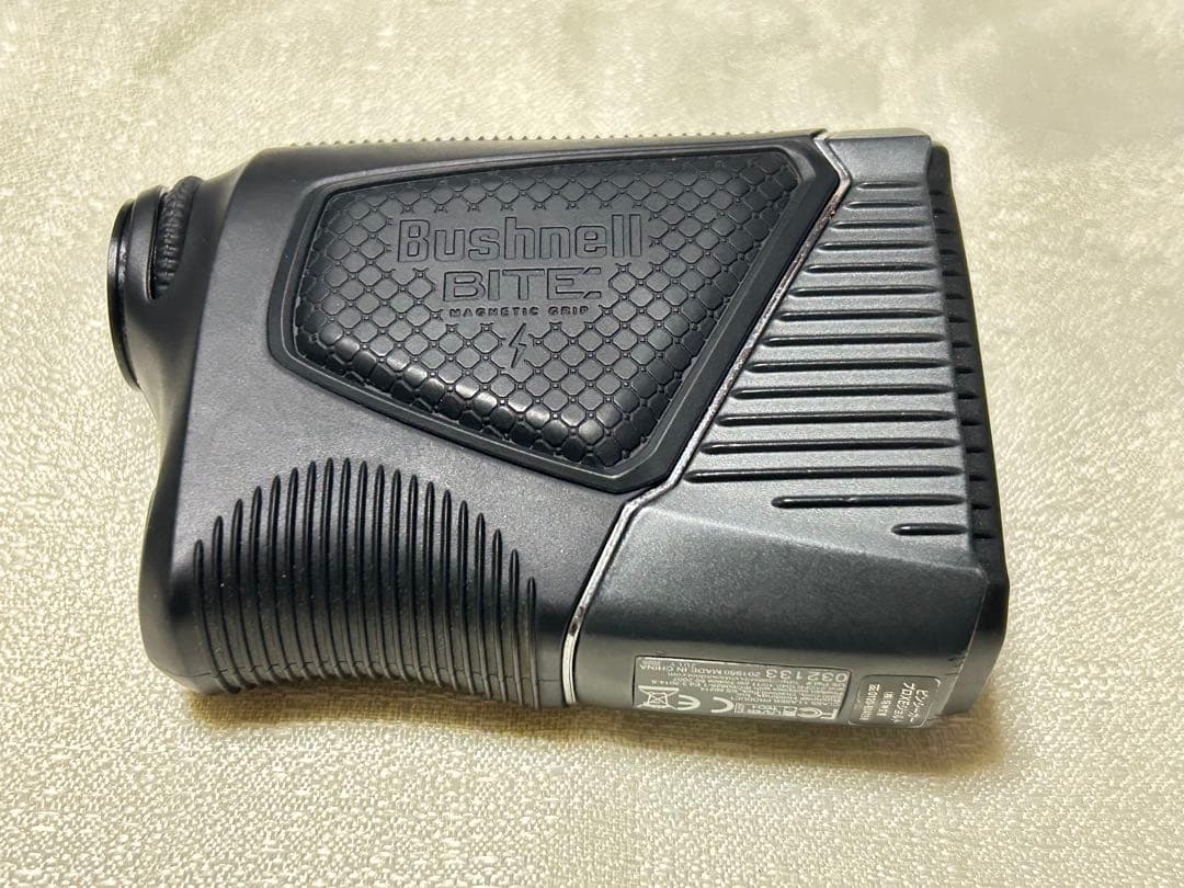 アフロBushnell PRO XE ゴルフ用距離計 (ケース付き）