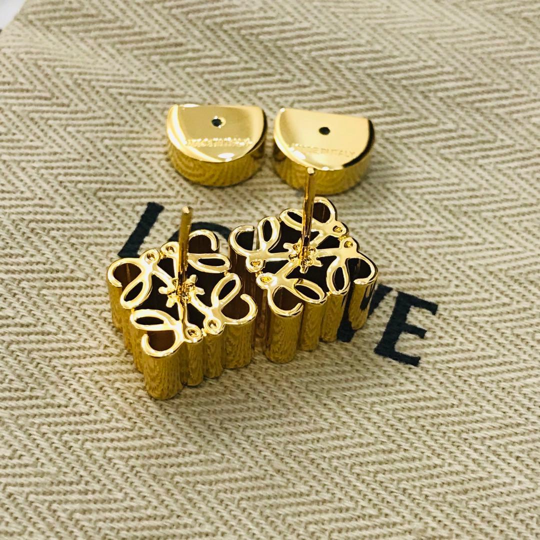 ロエベ　ピアス　アナグラム　両耳